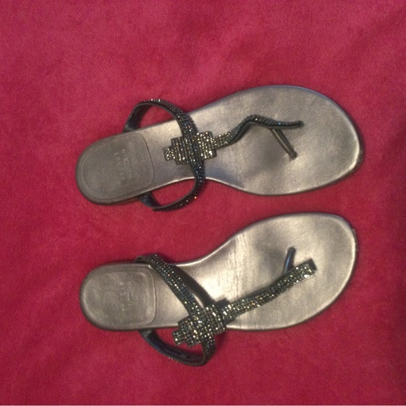 Stuart Weizmann Metallic vanity crystal t strap flax sandal SZ 8 - Picture 5 of 13